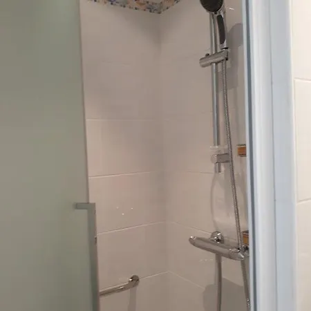 La D'hotes D'isa Moindron