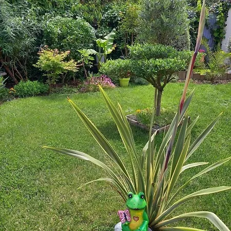 La D'hotes D'isa Moindron