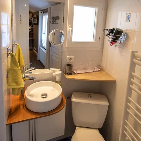 La D'hotes D'isa Moindron