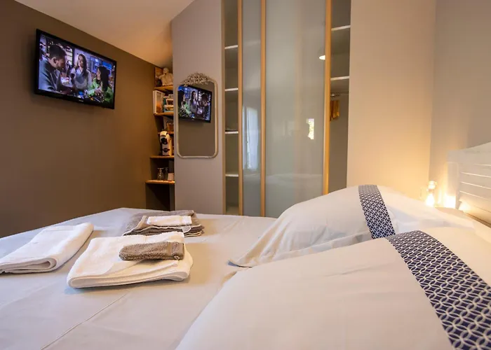 La D'hôtes D'isa Moindron