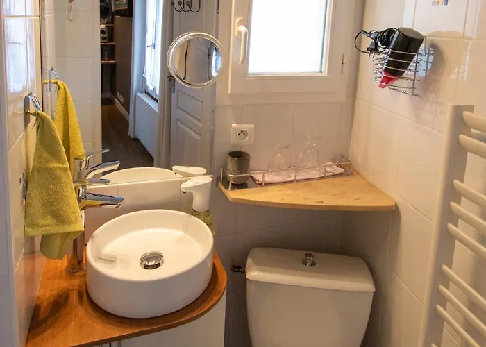 La D'hôtes D'isa Moindron